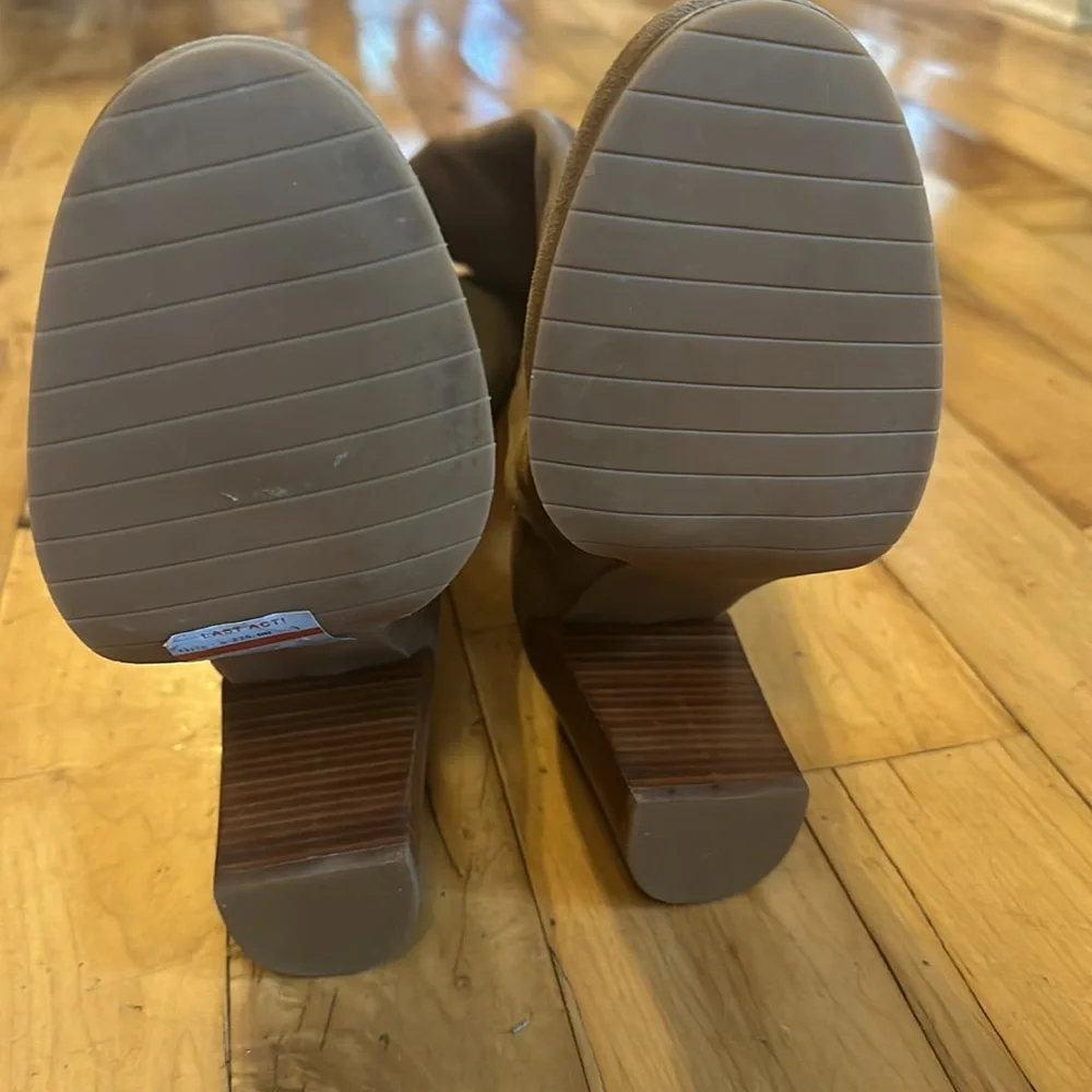 New Kenneth Cole New York Suede Tan Tall Boots 8 1/2 - Picture 4 of 9